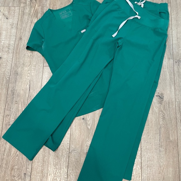 Figs Scrubs sets! 16 sets in total. - Picture 12 of 16